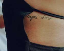 She is a tattoo lover and has a tattoo of Italian writing 
